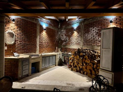 a large kitchen with a pile of wood in the corner at Casa del Lago in Nuevo San Juan Parangaricutiro
