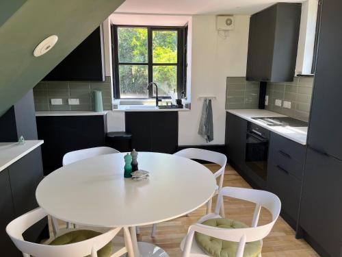 Cuisine ou kitchenette dans l'établissement Idyllic Barcombe cottage near South Downs National Park