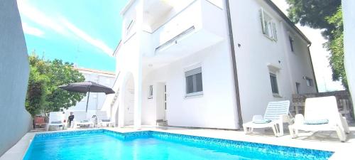 Kiara house with private pool