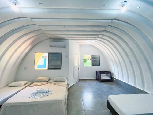 Cama ou camas em um quarto em Ilha Morena Praia Hotel by Concavus