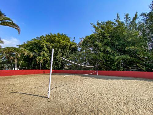 a volleyball net in the middle of a sandy field at Ilha Morena Praia Hotel by Concavus in Caraguatatuba