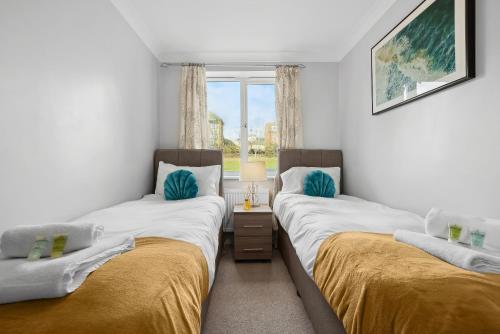 Ένα ή περισσότερα κρεβάτια σε δωμάτιο στο Hampton - 5 beds, 2 bathroom, Garden, Free Parking