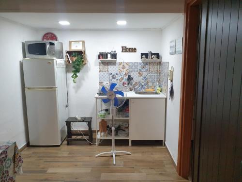 A kitchen or kitchenette at Sicily House Soprano