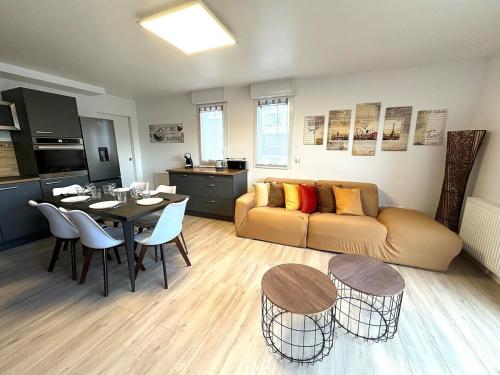 Ruang duduk di Rooftop duplex 2 steps from Paris