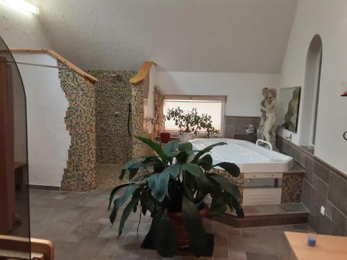 Postel nebo postele na pokoji v ubytování Hotel Gasthof Zur Krone