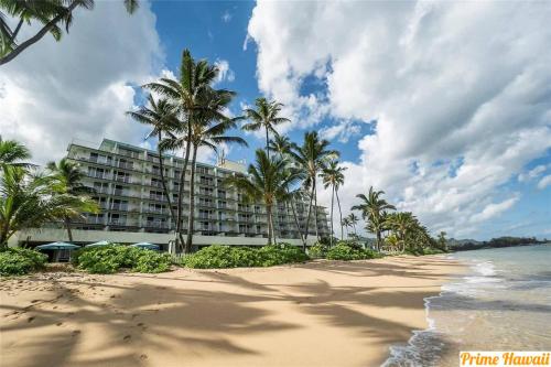 a view of the hotel from the beach at Beach & Country Beachfront Studio in Hauula