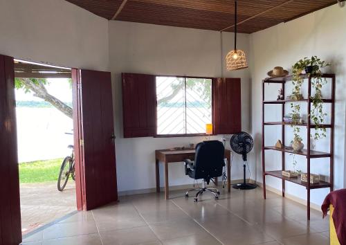 an office with a desk and a chair in a room at Casa do Rio in Soure