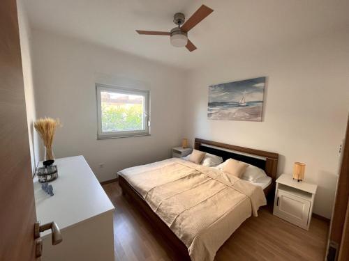 Apartments by the sea Rogoznica - 23714
