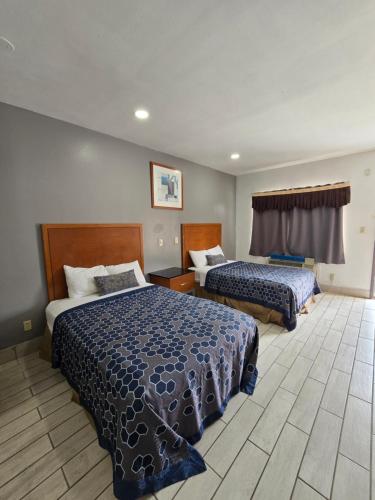 Ένα ή περισσότερα κρεβάτια σε δωμάτιο στο Executive Inn Laguna Vista
