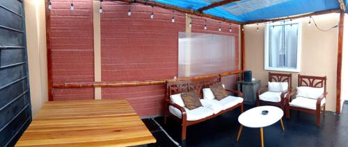 Un lugar para sentarse en sweet rustic home