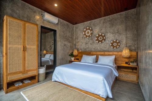 Кровать или кровати в номере Mawa Villas Canggu