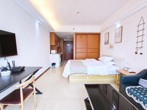 TV a/nebo společenská místnost v ubytování Guangzhou Uhome Service Apartment