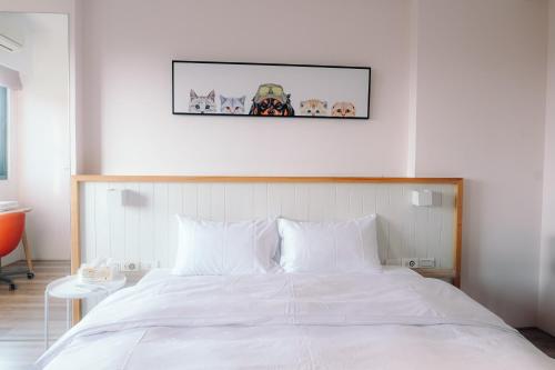 Ein Bett oder Betten in einem Zimmer der Unterkunft Sunny Sky Homestay
