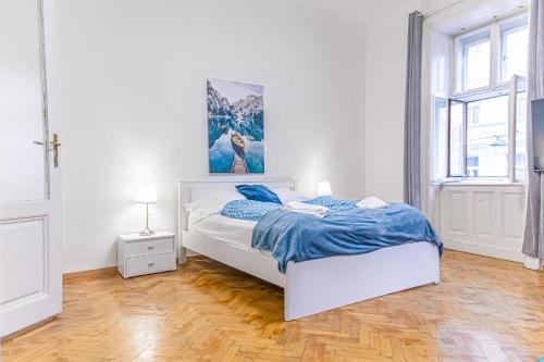 Comfy 2BR Apt for Up To 6P, Near Wiener Stadthalle