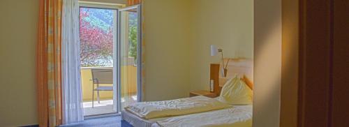 Postel nebo postele na pokoji v ubytování Gasthof - Landhotel Ernst