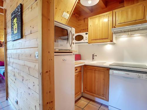 Photo de la galerie de l'établissement Charmant demi-chalet à La Clusaz pour 6 pers, parking, animaux admis, wifi - FR-1-818-87, à La Clusaz