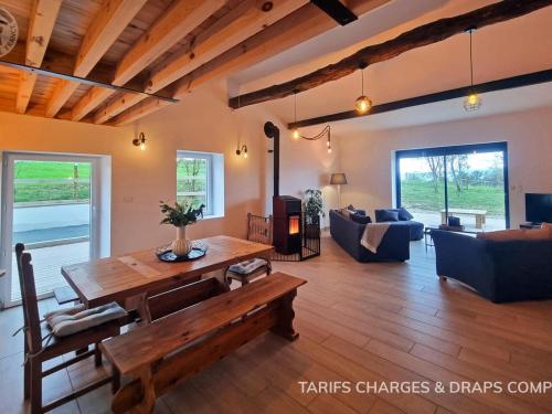 a living room with a table and a couch at Gîte Chaleureux 8 Pers. avec Animaux Admis - FR-1-496-343 in Pouilly-les-Feurs