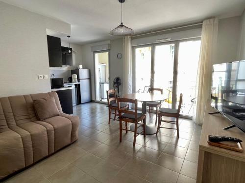 Φωτογραφία από το άλμπουμ του Moderne T2 avec Balcon & Garage à Aix-les-Bains - FR-1-555-110 σε Aix-les-Bains