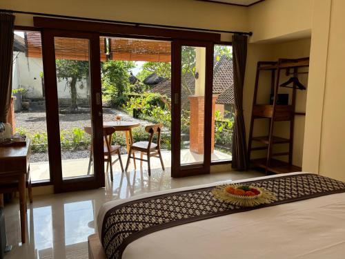Postel nebo postele na pokoji v ubytování Ubud Sky