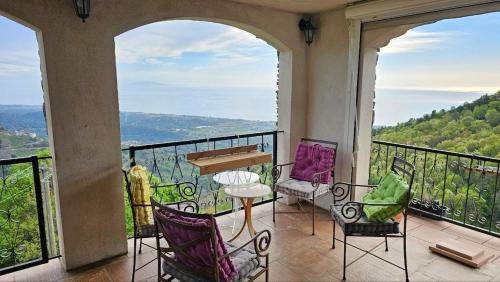 House between the sea and the mountain