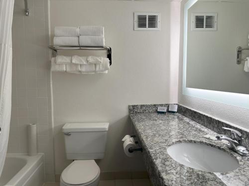 Bilik mandi di Quality Inn & Suites Everett