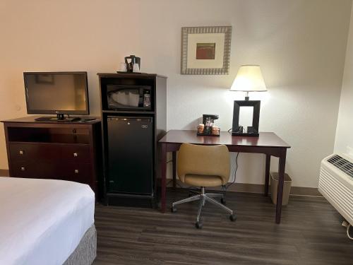 Dapur atau dapur kecil di Quality Inn & Suites Everett