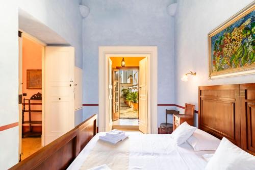 a bedroom with a bed and a painting on the wall at Palazzo Insula in Gallipoli