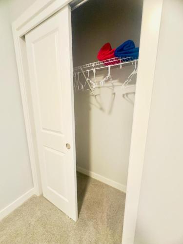 Fotografie z fotogalerie ubytování Private room Minutes to Calgary airport YYC, Downtown, Banff v destinaci Calgary