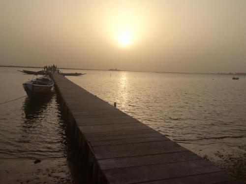 a boat is docked at a dock in the water at Hôtel Les Cordons Bleus in Ndangane