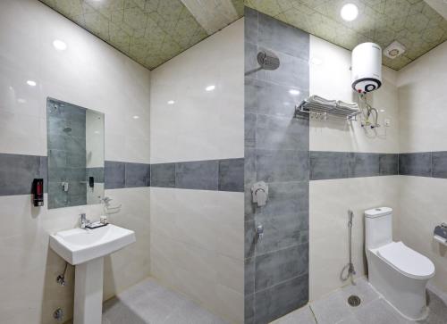 Koupelna v ubytování Hotel Warm Welcome Inn - Noida Sector 26