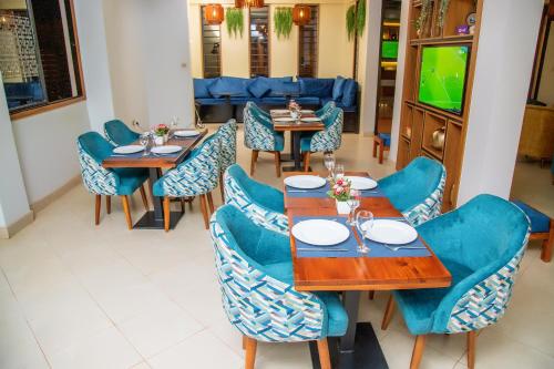 TV a/nebo společenská místnost v ubytování Blue Berries Hotel