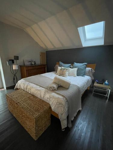 a bedroom with a large bed with a window at Lucia de La Motte in Seur