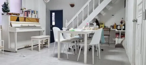 Lauren House