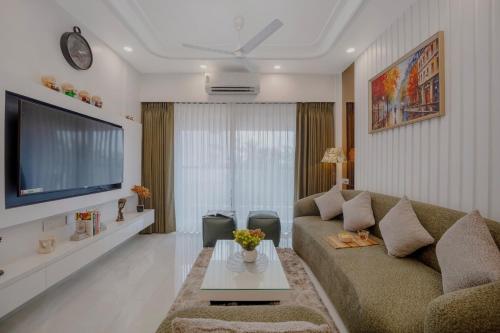 TV a/nebo společenská místnost v ubytování Cuddle Corner -Embrace Cuteness