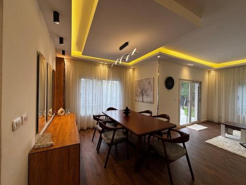 Live in Luxury I Villa with Indoor Pool & Garden