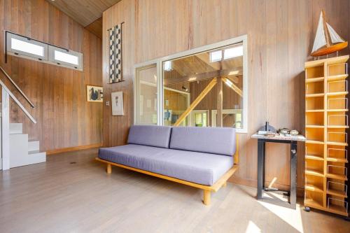 a living room with a couch and a window at Sea and Gallery house館山 in Tateyama