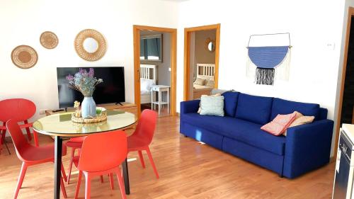 Very centric apartment, lightful, well equipped and decorated, with castle views, and besides a nice Plaza in Old Town