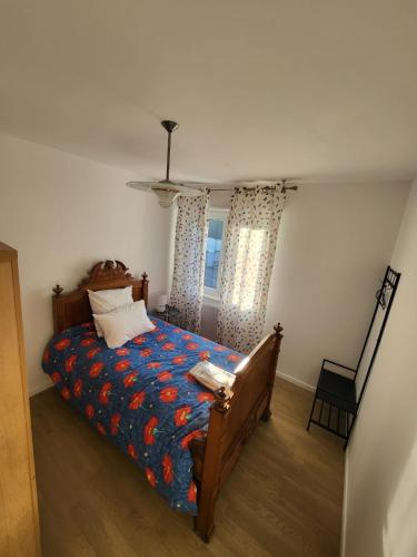 a bedroom with a bed and a window at Les berges de l'Ill in Andolsheim
