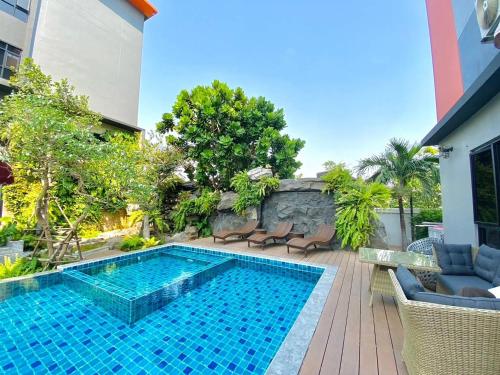 a swimming pool in the middle of a yard at Bangkok Mystay Hotel Rangsit in Thanya Buri