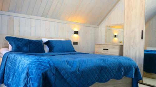 Ένα ή περισσότερα κρεβάτια σε δωμάτιο στο WoodNess Guest House Spacious 3BR Sauna BBQ area