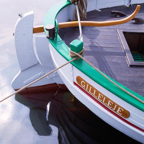 a small boat tied to a dock in the water at Hôtel de Ville in Gilleleje