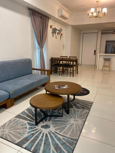 Χώρος καθιστικού στο Sutera Avenue near Gleaneagle KK King Bed