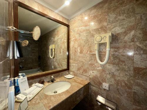 Un baño de The Malla Hotel - Thamel, 2 km to Swayambhunath Temple