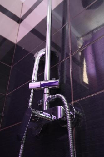 a close up of a shower nozzle in a bathroom at Bujtina ANLU in Gjirokastër
