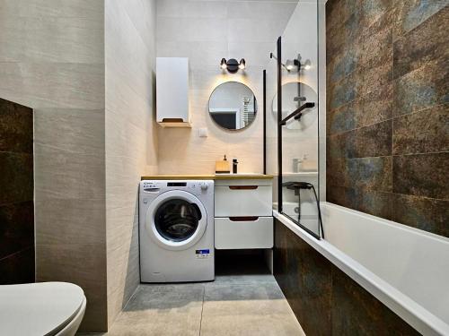 Ένα μπάνιο στο EASY RENT Apartments - Business Center 101, Free Parking, 24h Check-in