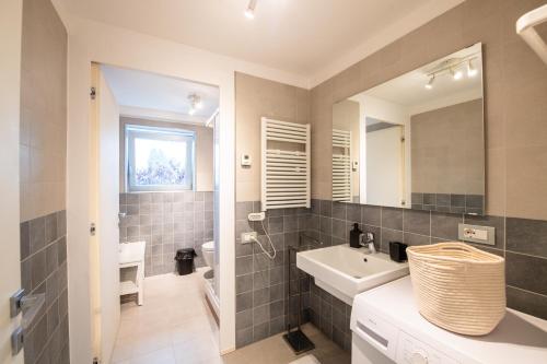 a bathroom with a sink and a mirror at Loft zona Stazione Centro con Wi Fi, Cucina & Parking Free in Parma