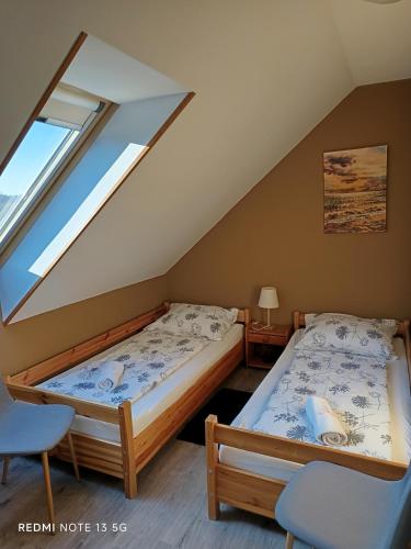 Posteľ alebo postele v izbe v ubytovaní Zita Apartman