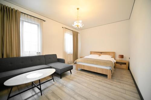Postel nebo postele na pokoji v ubytování Mon Invite Hotel