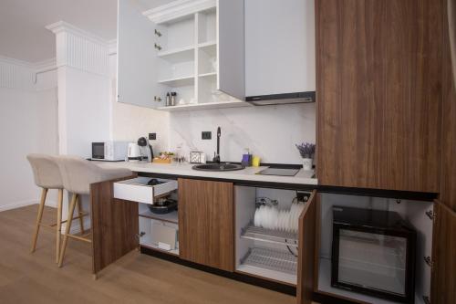 a small kitchen with a counter and a fireplace at Crystal Luxury in Craiova