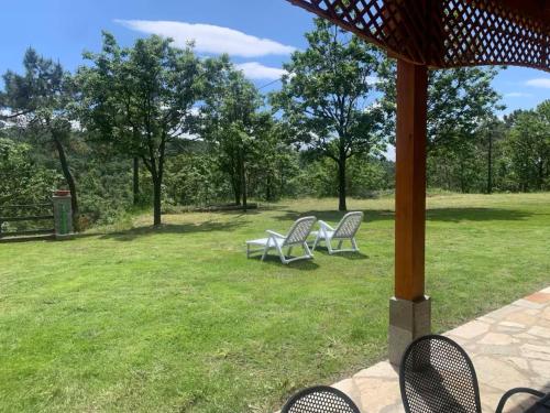 Vonkajšia záhrada v ubytovaní Peaceful Mountain Retreat - private guest house